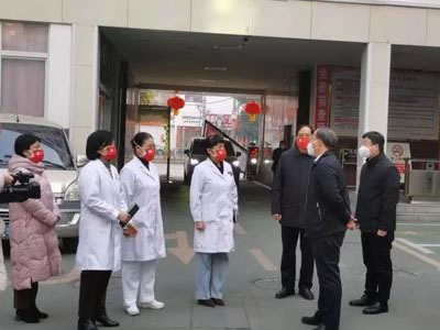 新春送溫暖---臥龍區(qū)領(lǐng)導(dǎo)到區(qū)婦幼保健院慰問(wèn)一線醫(yī)務(wù)人員！