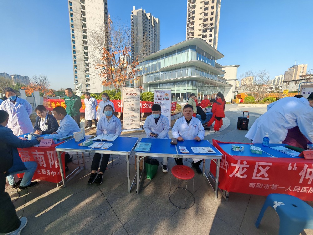 弘揚仲景文化，服務(wù)群眾健康 ——我院中醫(yī)科開展“仲景文化宣傳一條街”義診活動