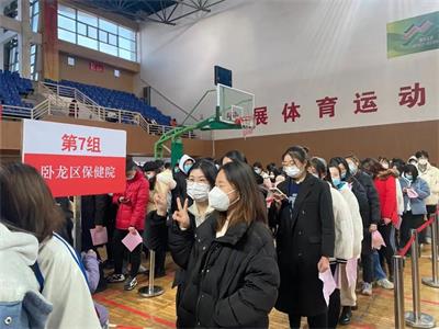 筑牢免疫屏障！臥龍婦幼入高校為師生接種新冠疫苗“加強(qiáng)針”